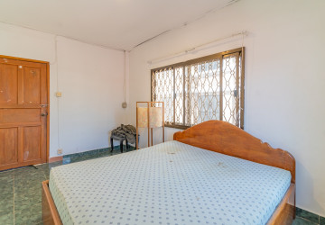 4 Bedroom Townhouse For Rent - Tonle Bassac, Phnom Penh thumbnail