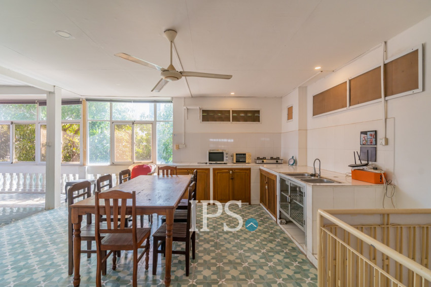 4 Bedroom Townhouse For Rent - Tonle Bassac, Phnom Penh