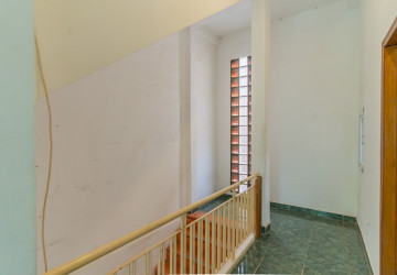 4 Bedroom Townhouse For Rent - Tonle Bassac, Phnom Penh thumbnail