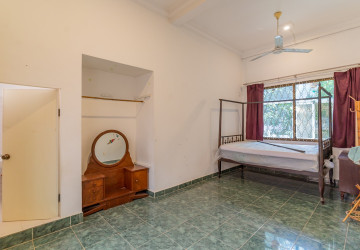 4 Bedroom Townhouse For Rent - Tonle Bassac, Phnom Penh thumbnail