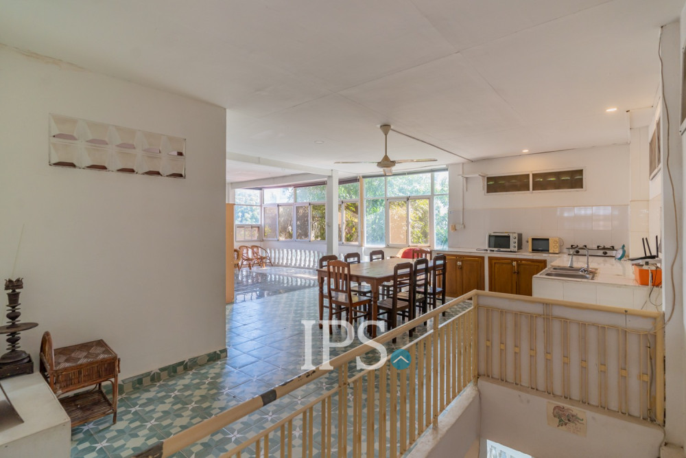 4 Bedroom Townhouse For Rent - Tonle Bassac, Phnom Penh - Image 11