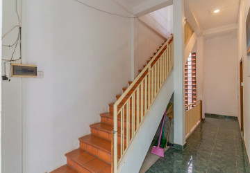 4 Bedroom Townhouse For Rent - Tonle Bassac, Phnom Penh thumbnail