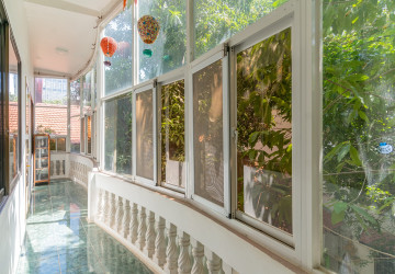 4 Bedroom Townhouse For Rent - Tonle Bassac, Phnom Penh thumbnail