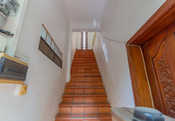 4 Bedroom Townhouse For Rent - Tonle Bassac, Phnom Penh thumbnail