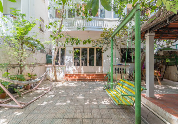 4 Bedroom Townhouse For Rent - Tonle Bassac, Phnom Penh thumbnail