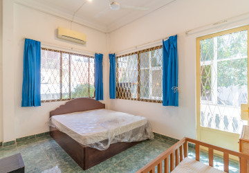 4 Bedroom Townhouse For Rent - Tonle Bassac, Phnom Penh thumbnail