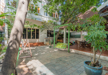 4 Bedroom Townhouse For Rent - Tonle Bassac, Phnom Penh thumbnail