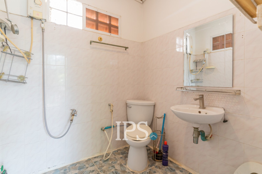 4 Bedroom Townhouse For Rent - Tonle Bassac, Phnom Penh