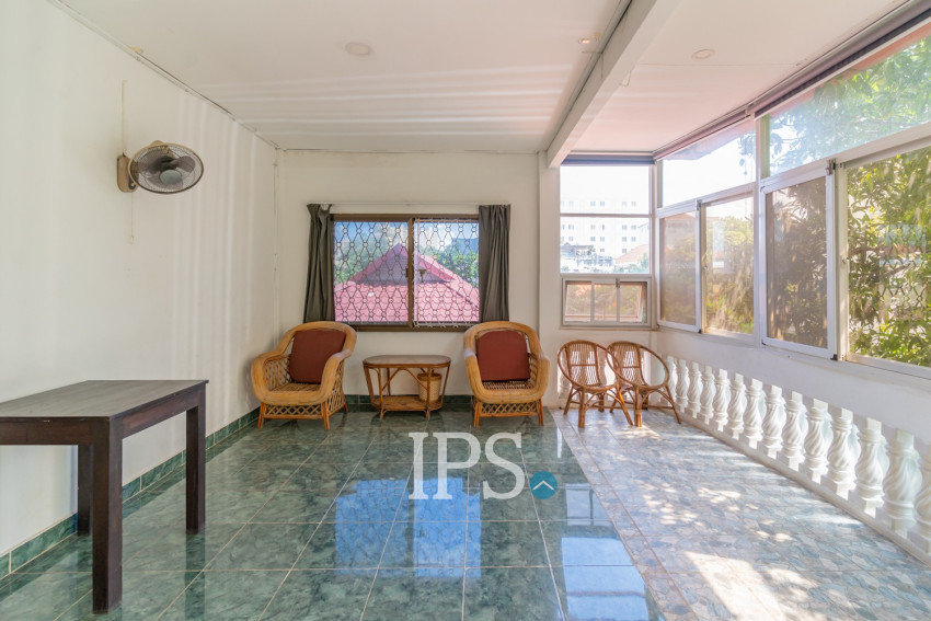 4 Bedroom Townhouse For Rent - Tonle Bassac, Phnom Penh