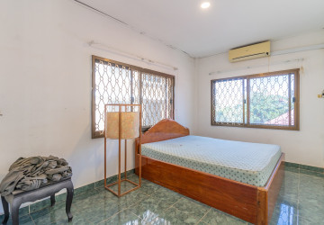 4 Bedroom Townhouse For Rent - Tonle Bassac, Phnom Penh thumbnail