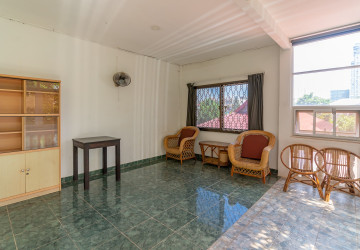 4 Bedroom Townhouse For Rent - Tonle Bassac, Phnom Penh thumbnail