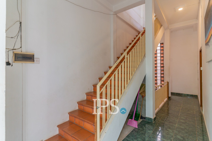 4 Bedroom Townhouse For Rent - Tonle Bassac, Phnom Penh