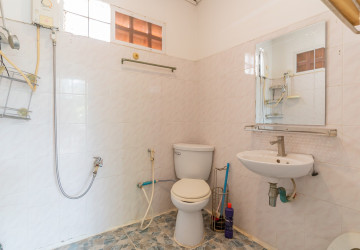 4 Bedroom Townhouse For Rent - Tonle Bassac, Phnom Penh thumbnail