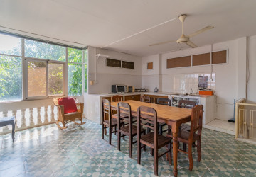 4 Bedroom Townhouse For Rent - Tonle Bassac, Phnom Penh thumbnail