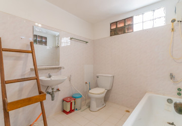 4 Bedroom Townhouse For Rent - Tonle Bassac, Phnom Penh thumbnail