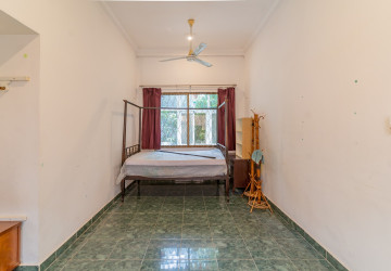 4 Bedroom Townhouse For Rent - Tonle Bassac, Phnom Penh thumbnail