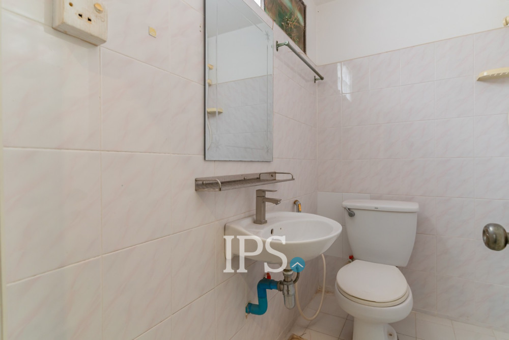 4 Bedroom Townhouse For Rent - Tonle Bassac, Phnom Penh - Image 20