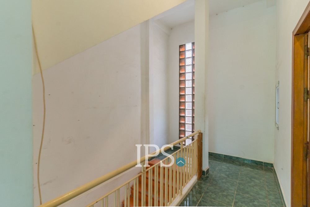 4 Bedroom Townhouse For Rent - Tonle Bassac, Phnom Penh - Image 23