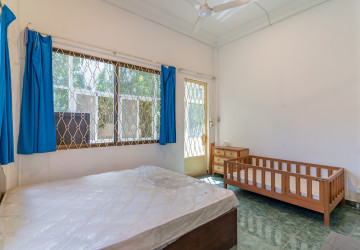 4 Bedroom Townhouse For Rent - Tonle Bassac, Phnom Penh thumbnail