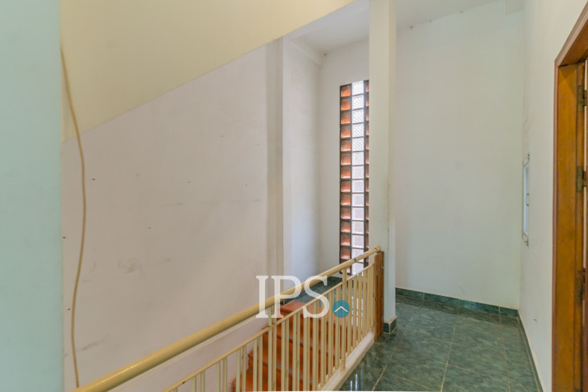 4 Bedroom Townhouse For Rent - Tonle Bassac, Phnom Penh