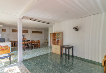 4 Bedroom Townhouse For Rent - Tonle Bassac, Phnom Penh thumbnail