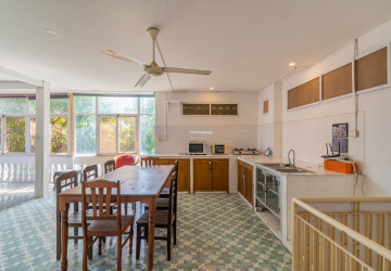 4 Bedroom Townhouse For Rent - Tonle Bassac, Phnom Penh thumbnail
