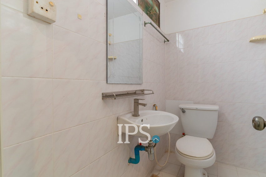 4 Bedroom Townhouse For Rent - Tonle Bassac, Phnom Penh