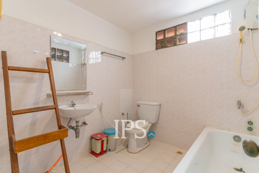 4 Bedroom Townhouse For Rent - Tonle Bassac, Phnom Penh