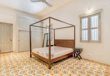 Renovated 3 Bedroom Apartment For Rent - Phsar Kandal 1, Phnom Penh thumbnail