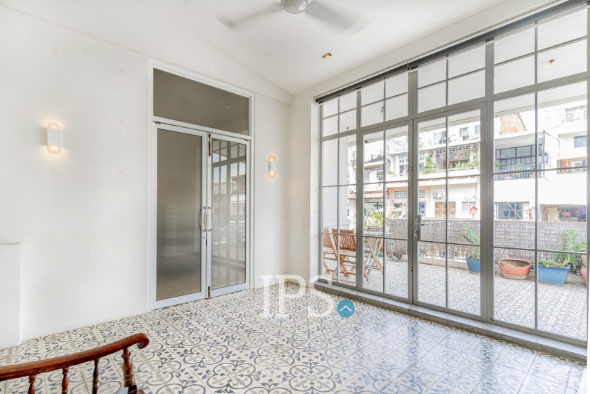 Renovated 3 Bedroom Apartment For Rent - Phsar Kandal 1, Phnom Penh
