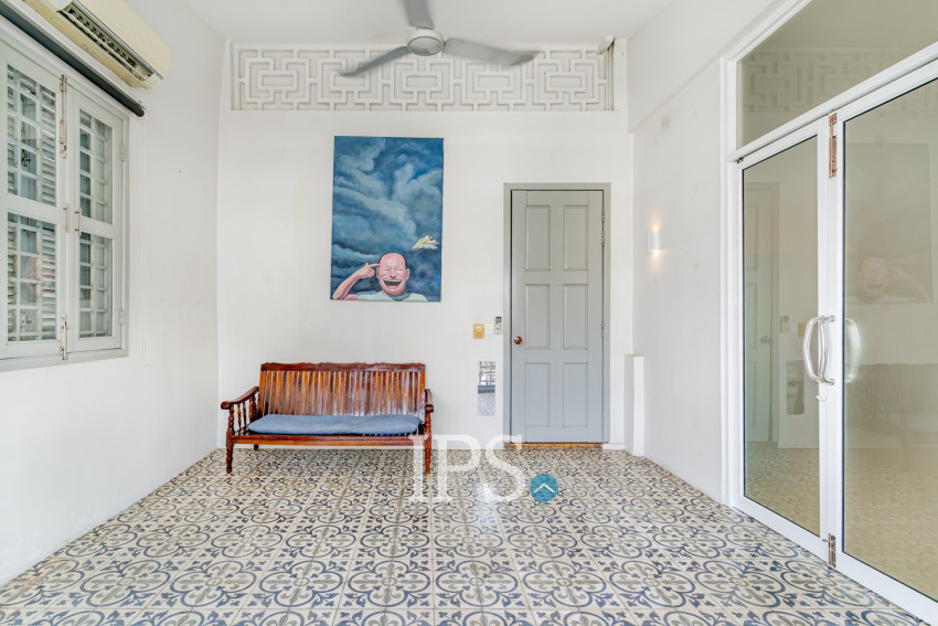 Renovated 3 Bedroom Apartment For Rent - Phsar Kandal 1, Phnom Penh