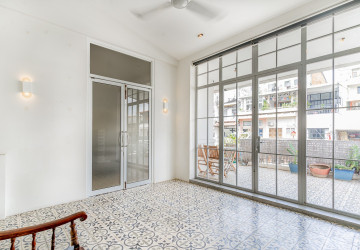 Renovated 3 Bedroom Apartment For Rent - Phsar Kandal 1, Phnom Penh thumbnail