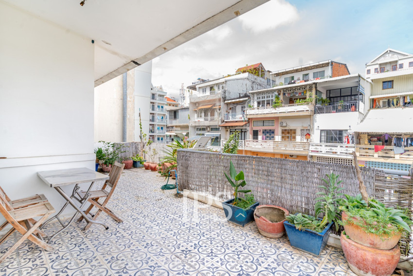 Renovated 3 Bedroom Apartment For Rent - Phsar Kandal 1, Phnom Penh