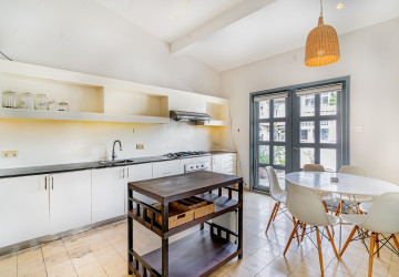 Renovated 3 Bedroom Apartment For Rent - Phsar Kandal 1, Phnom Penh thumbnail