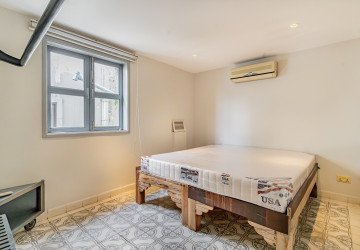 Renovated 3 Bedroom Apartment For Rent - Phsar Kandal 1, Phnom Penh thumbnail