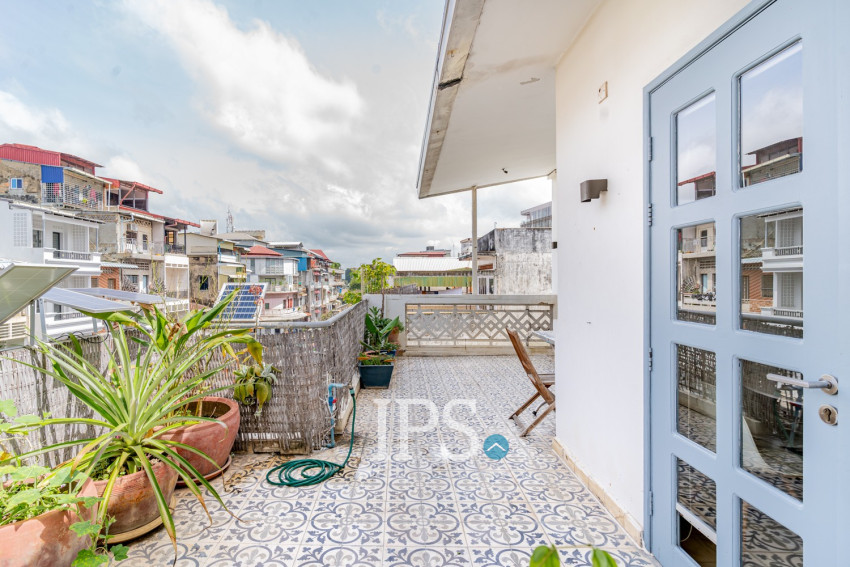 Renovated 3 Bedroom Apartment For Rent - Phsar Kandal 1, Phnom Penh