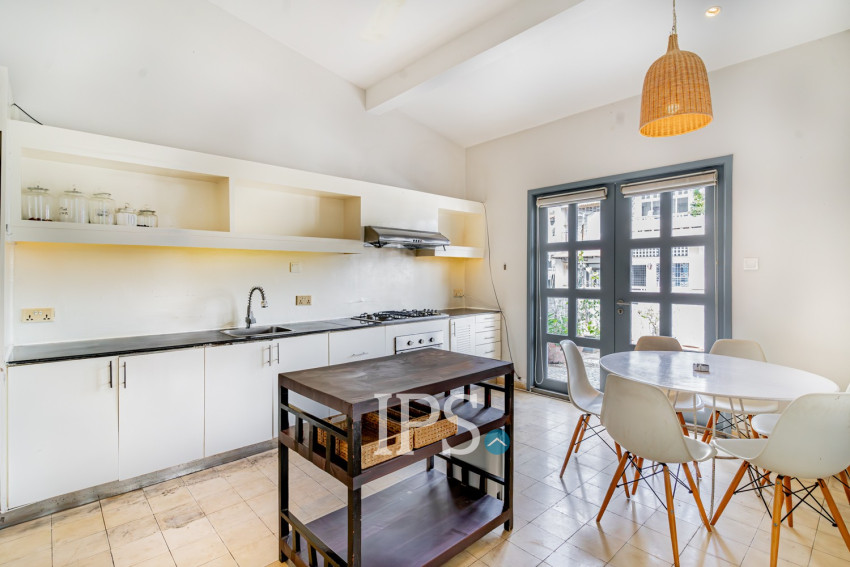 Renovated 3 Bedroom Apartment For Rent - Phsar Kandal 1, Phnom Penh