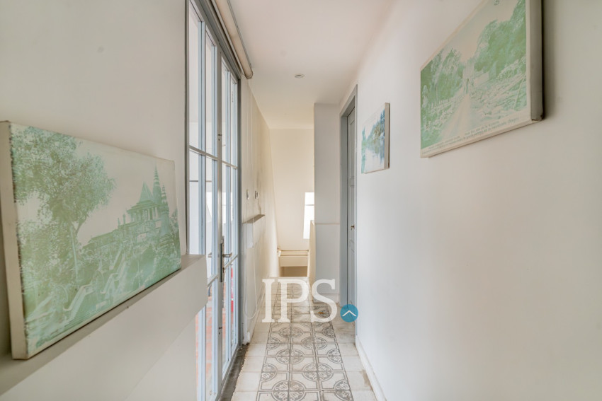 Renovated 3 Bedroom Apartment For Rent - Phsar Kandal 1, Phnom Penh