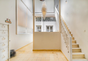 Renovated 3 Bedroom Apartment For Rent - Phsar Kandal 1, Phnom Penh thumbnail