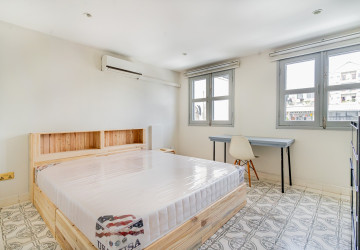 Renovated 3 Bedroom Apartment For Rent - Phsar Kandal 1, Phnom Penh thumbnail