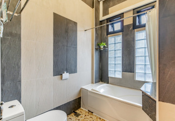 2 Bedroom Serviced Apartment For Rent - Chakto Mukh, Phnom Penh thumbnail