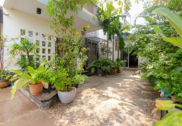 2 Bedrooms Apartment For Rent - Svay Dangkum, Siem Reap thumbnail