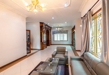 4 Bedrooms Villa For Rent -Tonle Bassac, Phnom Penh thumbnail