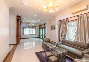 4 Bedroom Villa For Rent -Tonle Bassac, Phnom Penh thumbnail