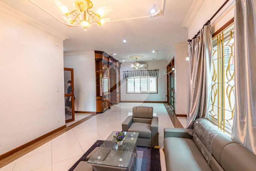 4 Bedroom Villa For Rent -Tonle Bassac, Phnom Penh