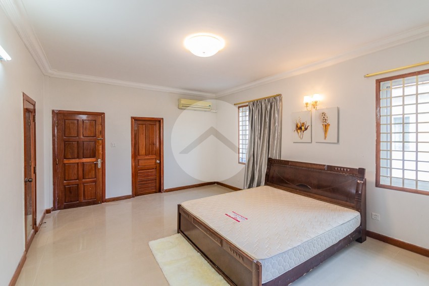 4 Bedrooms Villa For Rent -Tonle Bassac, Phnom Penh