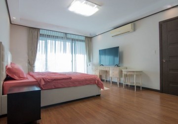 4 Bedroom Condo For Rent - BKK1, Phnom Penh thumbnail