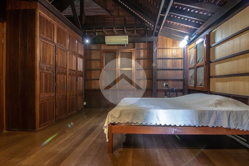 3 Bedroom Wooden Villa For Rent -  Preaek Lieb, Phnom Penh