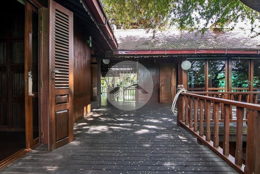 3 Bedroom Wooden Villa For Rent -  Preaek Lieb, Phnom Penh