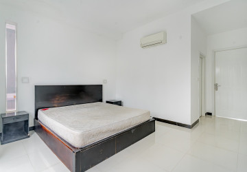 1 Bedroom Serviced Apartment For Rent - Tonle Bassac, Phnom Penh thumbnail